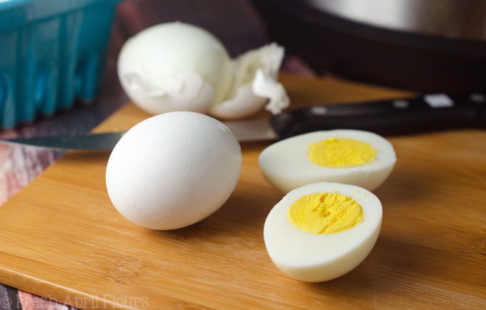 hard boiled eggs as healthy travel food