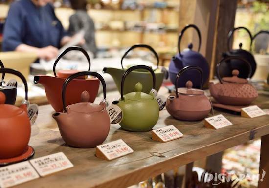 travel souvenir - japanese pots